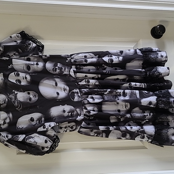 Dress. - Picture 3 of 3